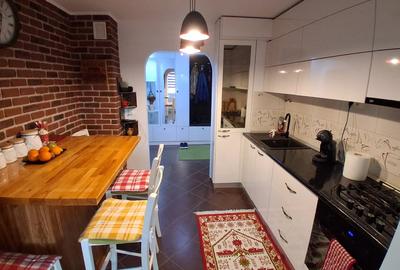 MOARA DE FOC-2 camere, et.3/4,doar va mutati, geam la baie, decomandat! - 1