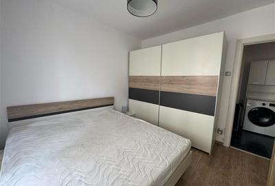Apartament cu 2 camere semidecomandat, mobilat în Tei