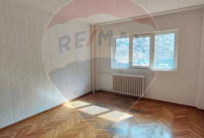 Apartament 3 camere - zona bine conectata - 1
