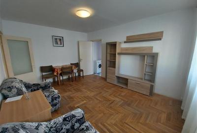 Apartament 3 camere, spatios, etaj 3 din 4, zona Bazinul de Inot