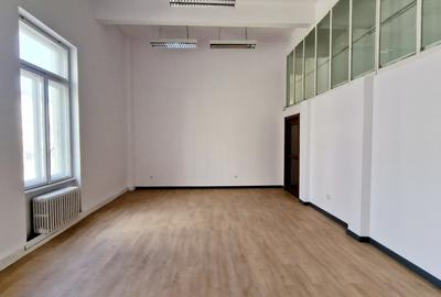 Spatiu Birou de Inchiriat  Metrou Universitate 35 MP Acces si Paza 24/7 - 1