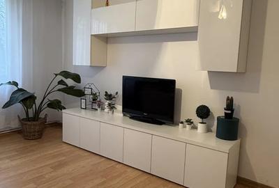 Apartament cu 3 camere decomandat, mobilat în Titan