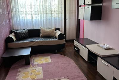Apartament cu 3 camere nedecomandat, mobilat în Micro 38