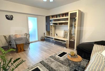 Apartament cu 4 camere semidecomandat, mobilat în Între Lacuri