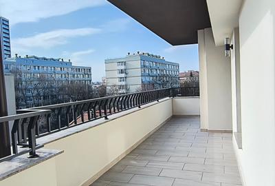 Apartament cu 4 camere decomandat în Herăstrău