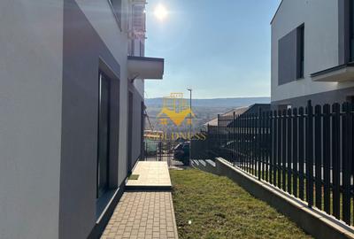 Duplex lux, de închiriat, 5 camere, parcare, curte, terasă,220mp teren - 17