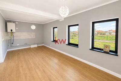 Apartament cu 3 camere semidecomandat în Rediu