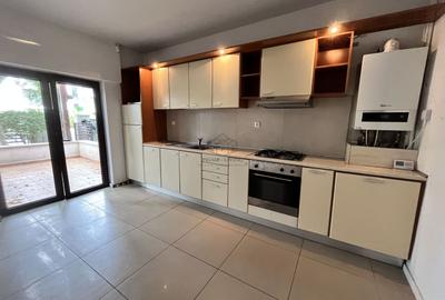 VILA CU 5 CAMERE LA INCHIRIERE PE MALUL LACULUI STRAULESTI - 9