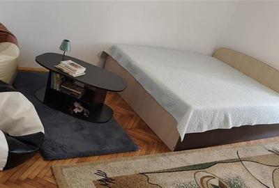 Etaj 3 aproape de Piata 700 - 1