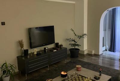Apartament 3 Camere Decomandat, 80 mp, Etaj 2 - Zona Clubul Sportiv, Târgoviște - 1