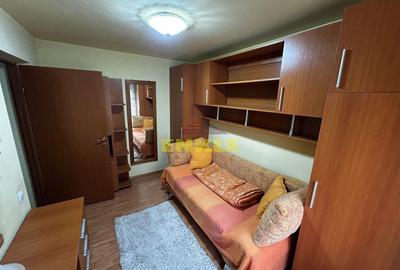 De inchiriat apartament cu 3 camere, zona Bulevard - 15