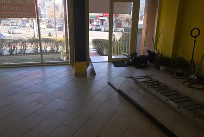 Inchiriez spatiu comercial in Deva, zona ultracentrala, Decebal colt cu Creanga - 3