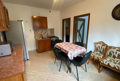 Casă cu 5 camere în Zorilor