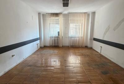 Universitate stradal / spatiu in cladire de birouri / 3 camere - 80mp / - 4