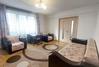 Apartament cu 2 camere semidecomandat, mobilat în Central