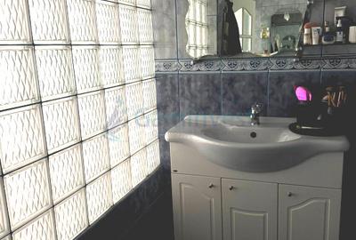 Casa cu 5 camere, singur in curte, cu Garaj zona Iosia, Oradea - 12