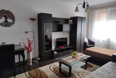 Apartament cu 2 camere decomandat, mobilat în Central