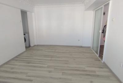 PORTUL  TOMIS APARTAMENT CU 2 CAMERE SEMI NEMOBILAT ST 60 MP PRET 500 EURO