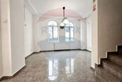 Casă cu 6 camere în Dacia