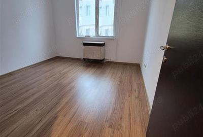 Apartament cu 2 camere semidecomandat în Independenței