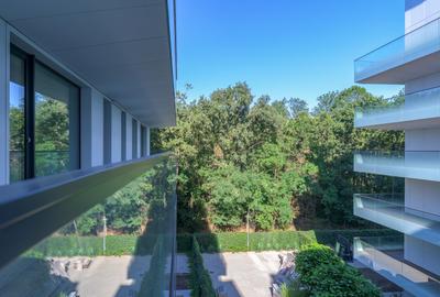 Apartament cu 5 camere decomandat în Băneasa