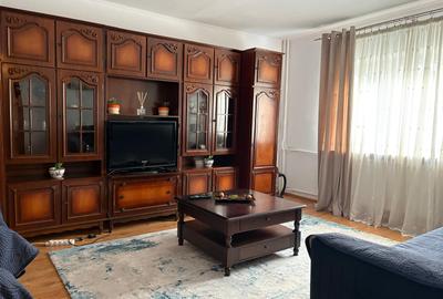 Apartament cu 3 camere decomandat, mobilat în Nerva Traian