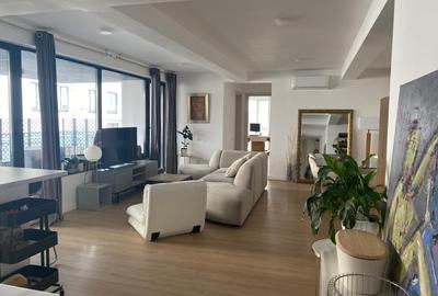 Apartament cu 4 camere decomandat, mobilat în Băneasa