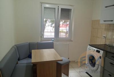 Garsonieră decomandată, mobilată în Rogerius