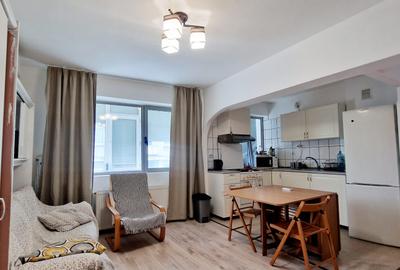 Apartament cu 3 camere semidecomandat, mobilat în Calea Victoriei
