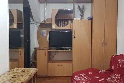 Inchiriere garsoniera parter, bloc anvelopat, Piata Resita, 230 euro - 2