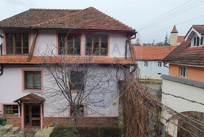 Reședință cu farmec aparte în inima Cisnădioarei - 8