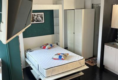 Garsonieră decomandată, mobilată în Universitate