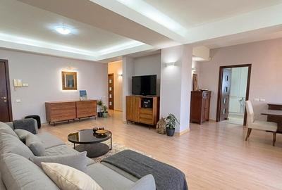 Boutique building, new furniture, first rent, 2 parking spaces, walk to school - 2