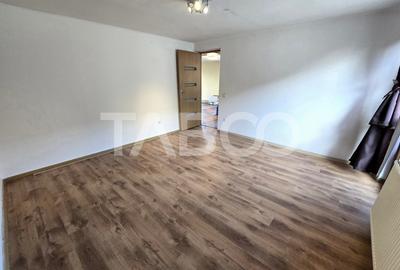 Casa de vanzare cu 6 camere 2 parcari curte libera 200 mp in Selimbar - 5