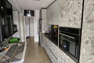 Apartament cu 3 camere semidecomandat în Domenii