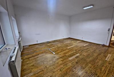 Spațiu ideal activități diverse – 22 mp Faleza Nord Birou - 2