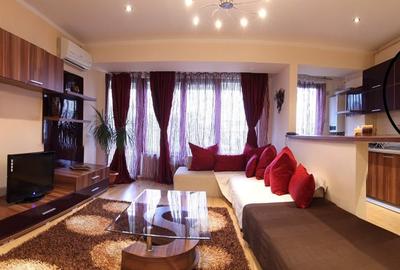Apartament cu 2 camere semidecomandat, mobilat în Central