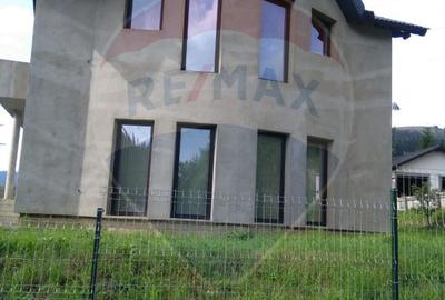 Casă / Vilă cu 9 camere de vânzare - 2