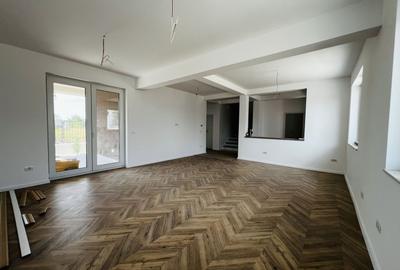 Duplex cu 5 camere în Dumbrăvița