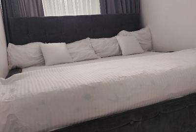 Apartament de vânzare - 4