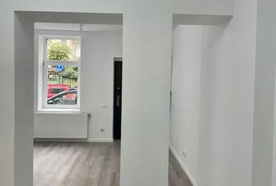 Pța Victoriei Închiriez spațiu comercial recent renovat 35 mp centrală termică - 2