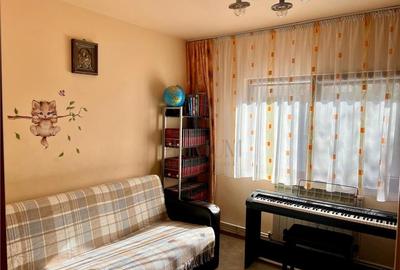 SPITALUL JUDETEAN - PARTER - BLOC IZOLAT - 3 CAMERE - BALCON - CENTRALA PROPRIE - 10