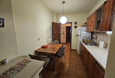 Apartament cu 4 camere semidecomandat în Cișmigiu