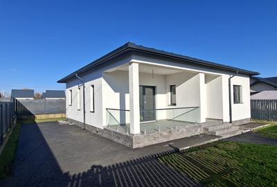 Hemeius-casa noua parter-82 mp - teren 270 mp - apa - curent - gaz - 1