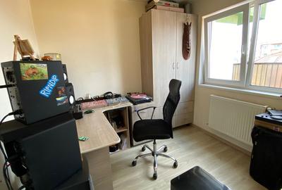 Garsonieră decomandată, mobilată în Între Lacuri