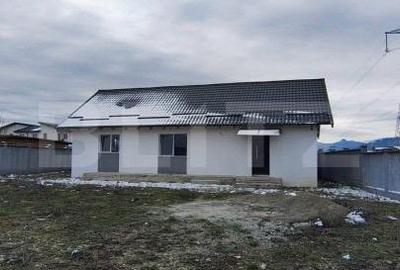 Casă individuală cu 3 camere în Tărlungeni