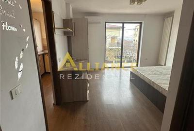 Garsonieră decomandată în Central