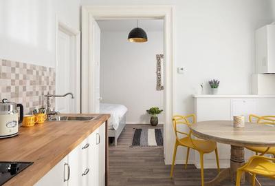 Casa cu 3 apartamente + transfer afacere, locuri parcare, Centrul Istoric, Braso - 15