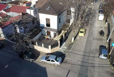 Casa 2016 Tomis 1, curte libera 80 mp pt. 2 mașini+grătar, pergola el. - 2