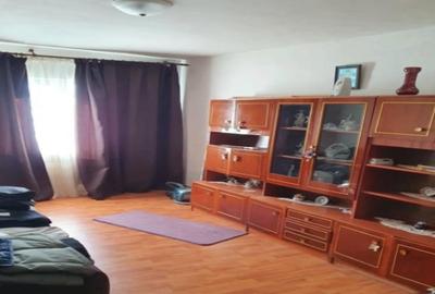 Apartament cu 2 camere decomandat în Lipovei